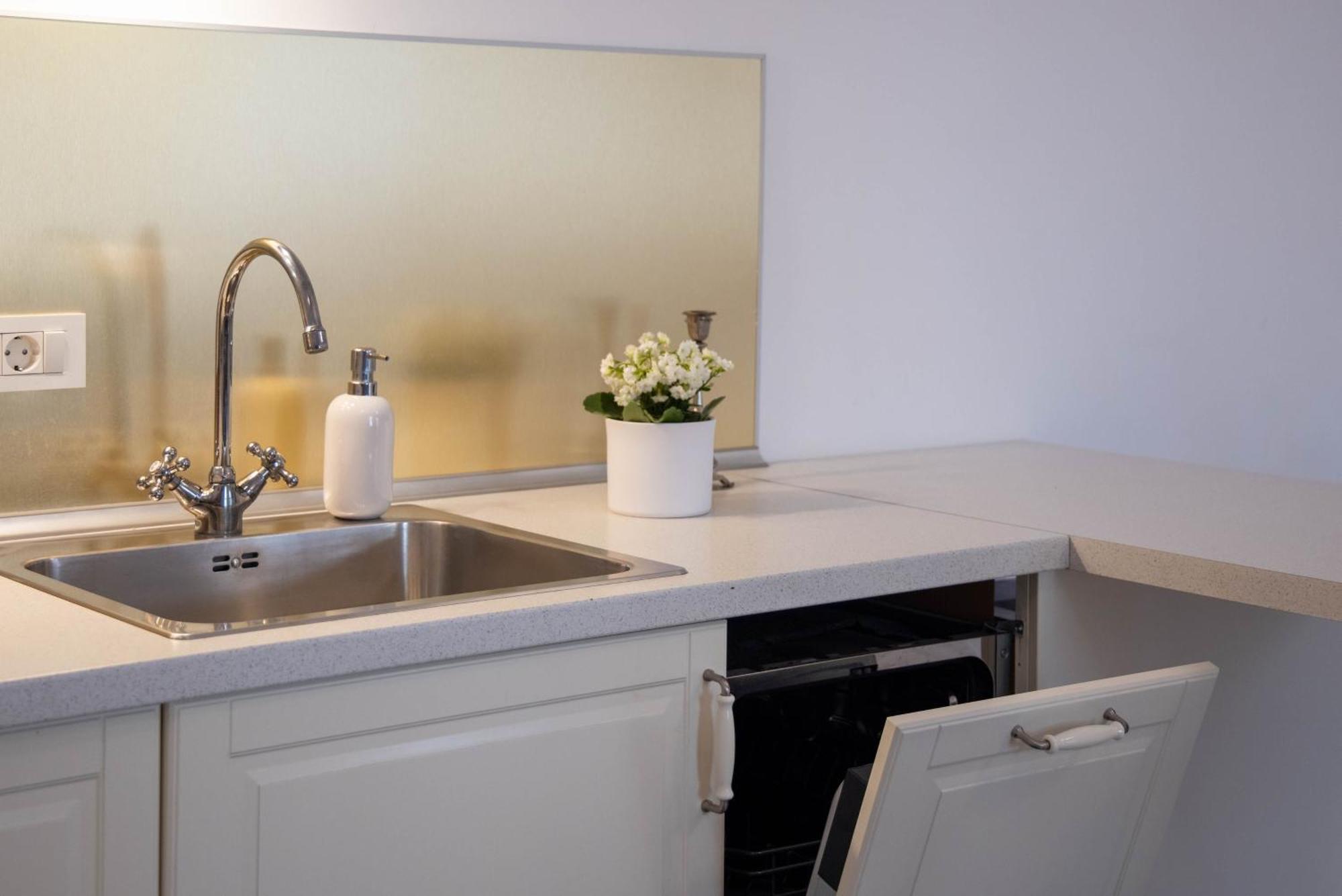 Hirscher Apartments Брашов Номер фото