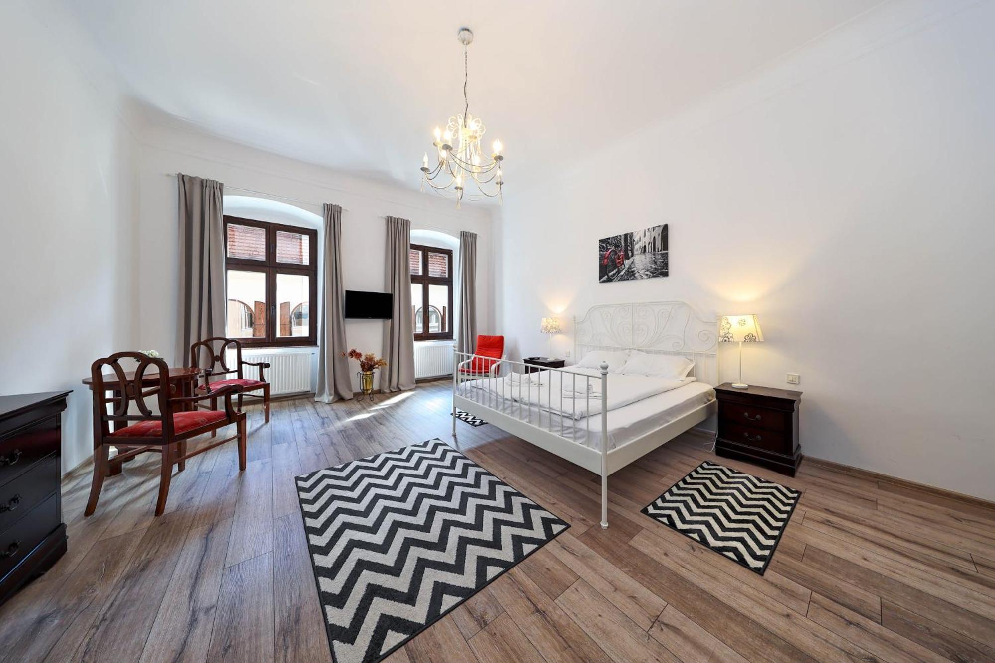 Hirscher Apartments Брашов Экстерьер фото